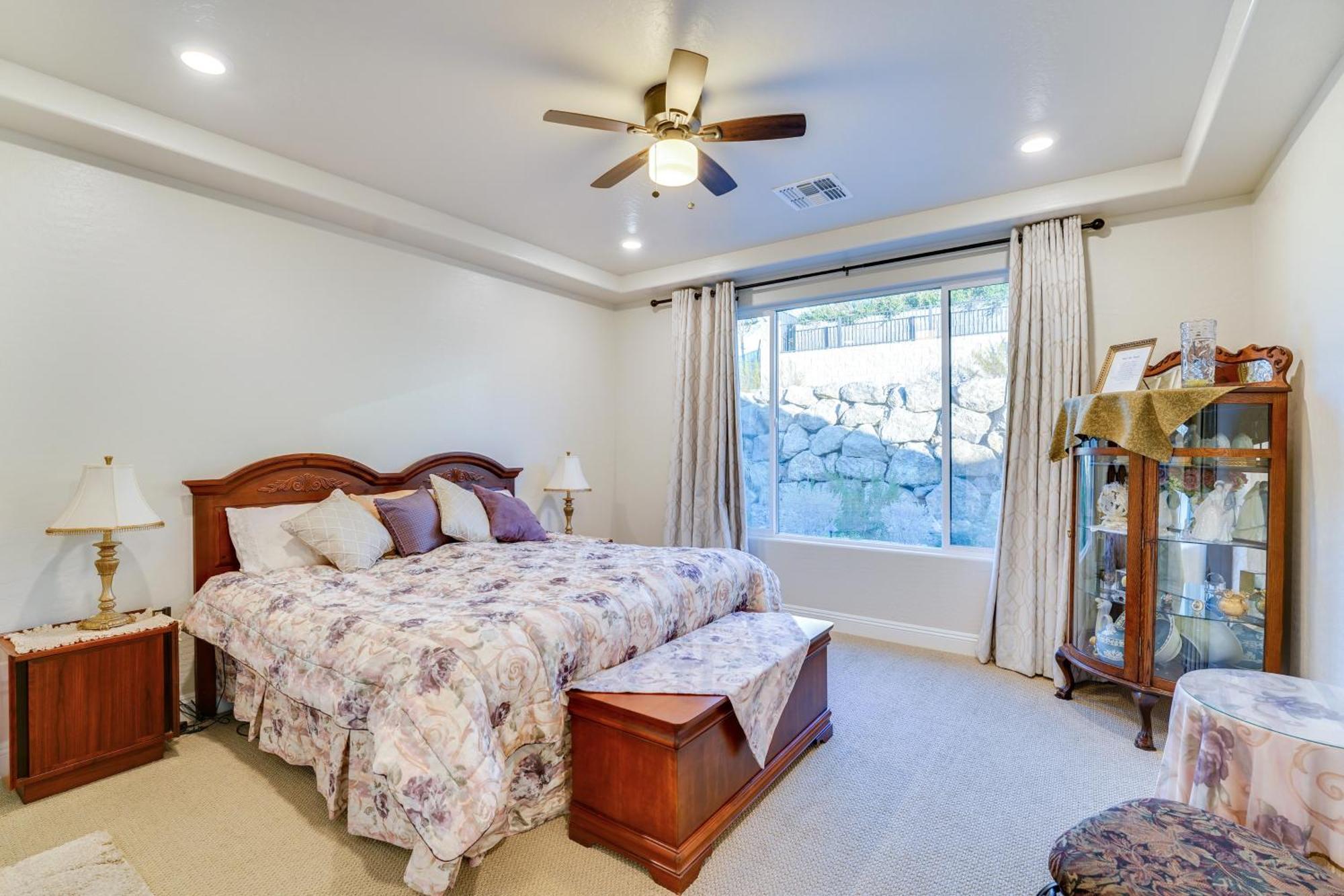Gorgeous Henderson With Patio And Yard! Holiday home *