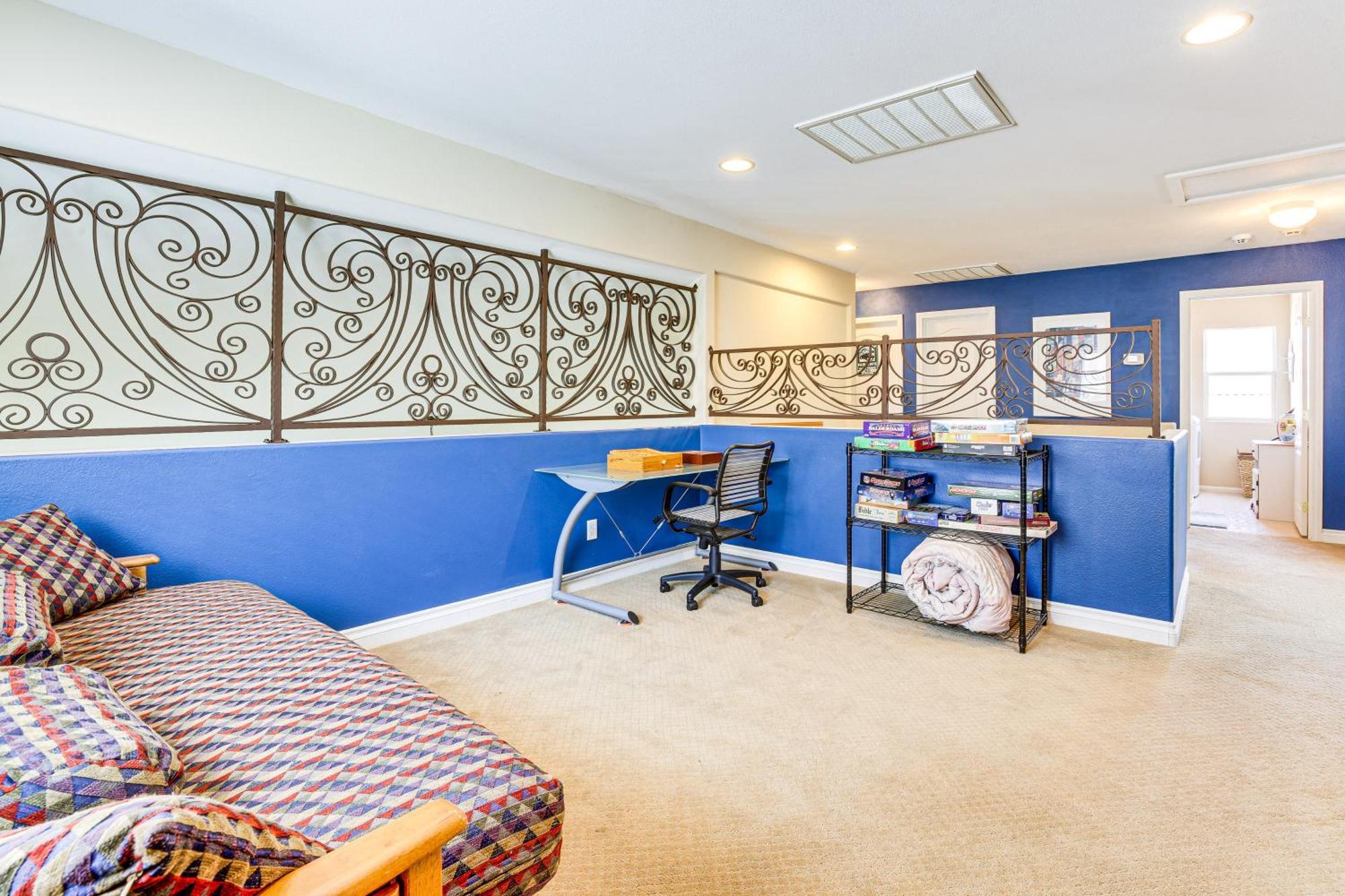 Spacious Vegas 1 Mi To Durango Casino! Holiday home Las Vegas