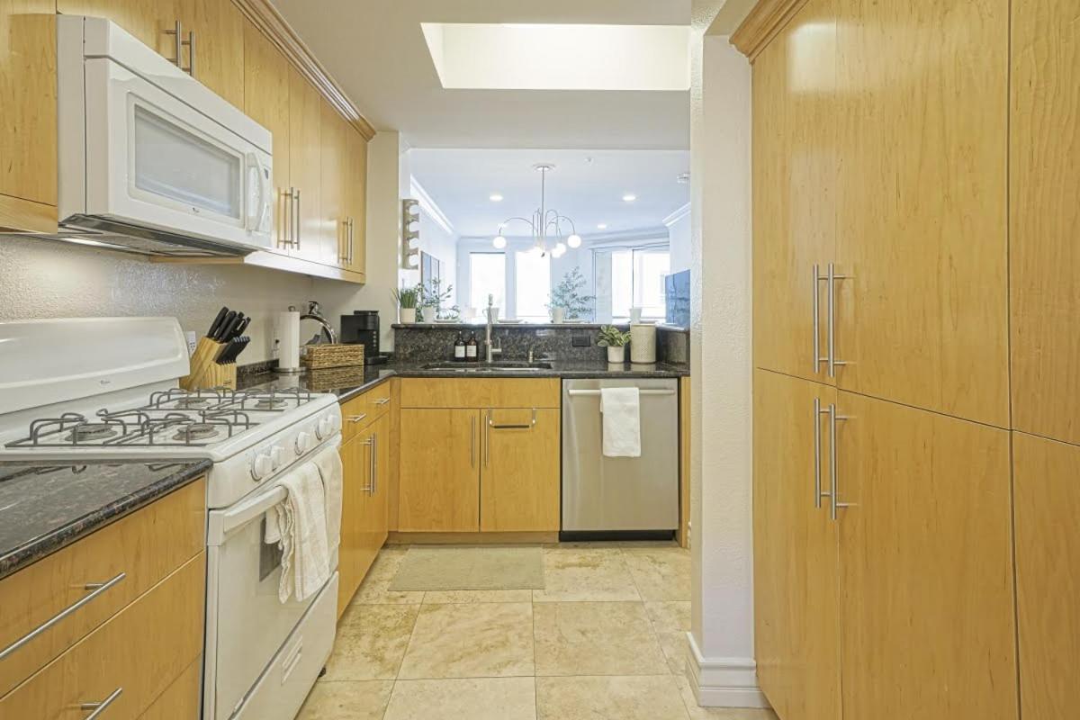 Dwell Descans - Restful Haven Steps To Vegas Strip Apartment Las Vegas