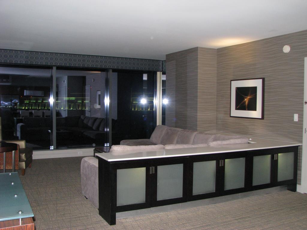 Apartahotel At Elara Vegas Strip-no Fees