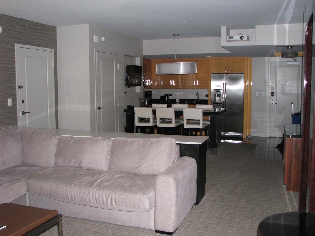 At Elara Vegas Strip-no Fees Apartahotel *