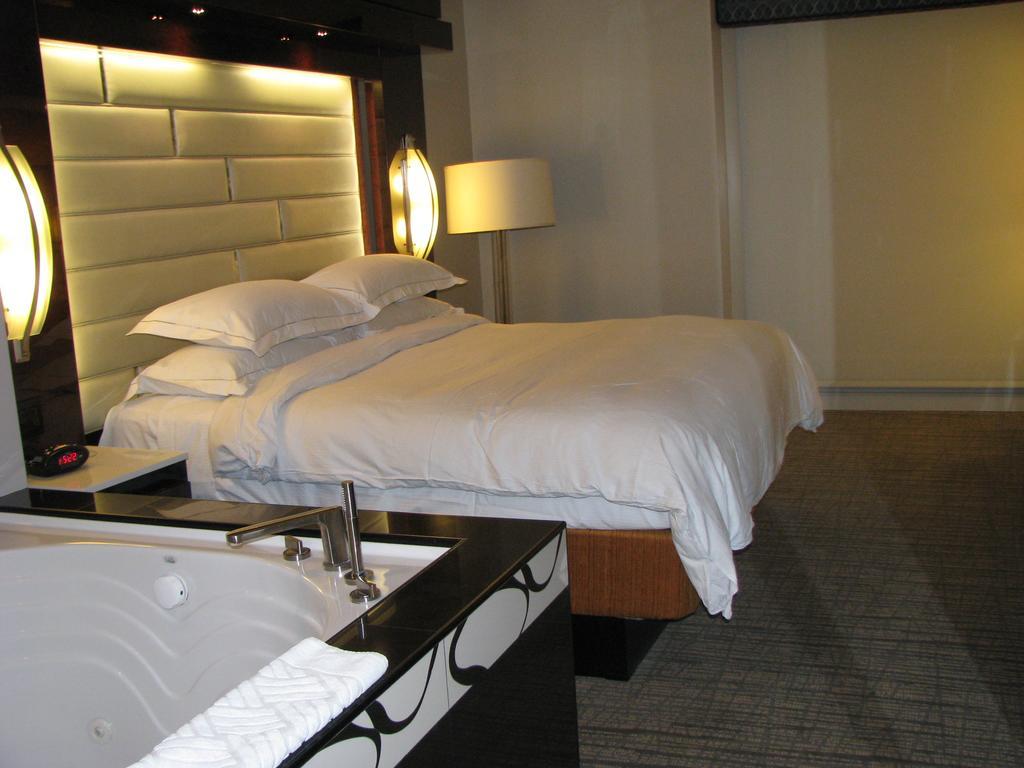 Apartahotel At Elara Vegas Strip-no Fees