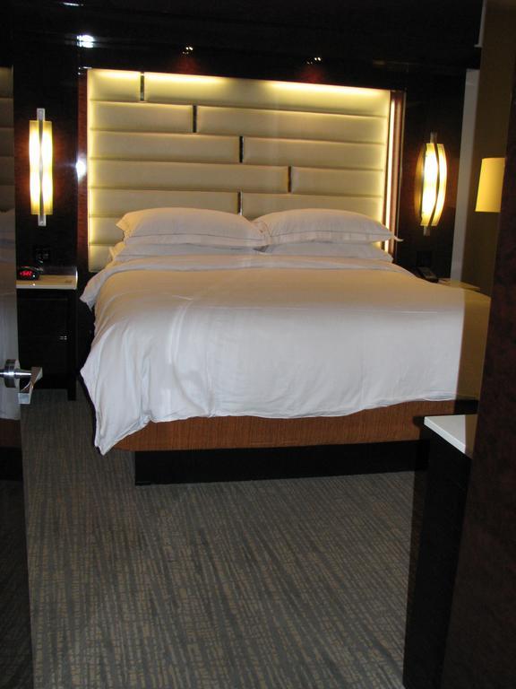 Apartahotel At Elara Vegas Strip-no Fees *