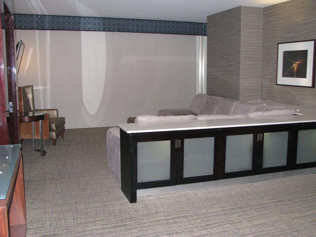 At Elara Vegas Strip-no Fees * Las Vegas