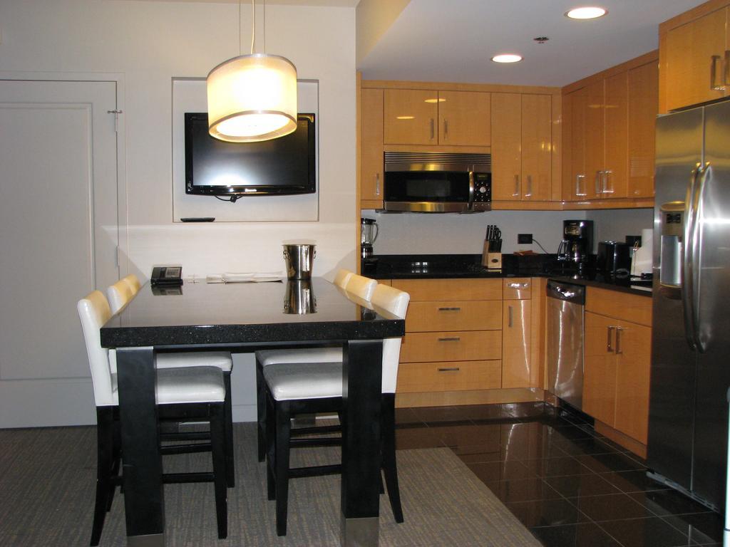 At Elara Vegas Strip-no Fees Apartahotel Las Vegas