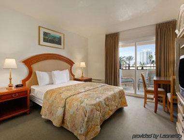Super 8 By Wyndham Vegas North Strip/fremont St. Area Hotel
