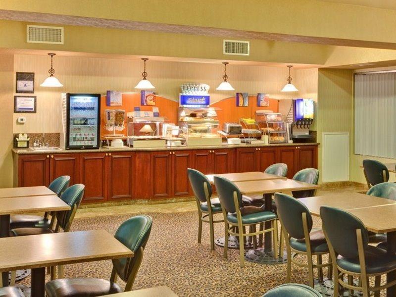 Hotel Express And - Henderson By Ihg