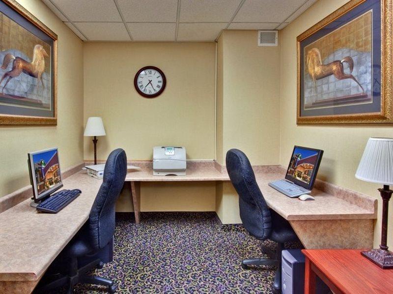 Hotel Express And - Henderson By Ihg 3*