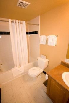 Emerald Convention Center Hotel 2*