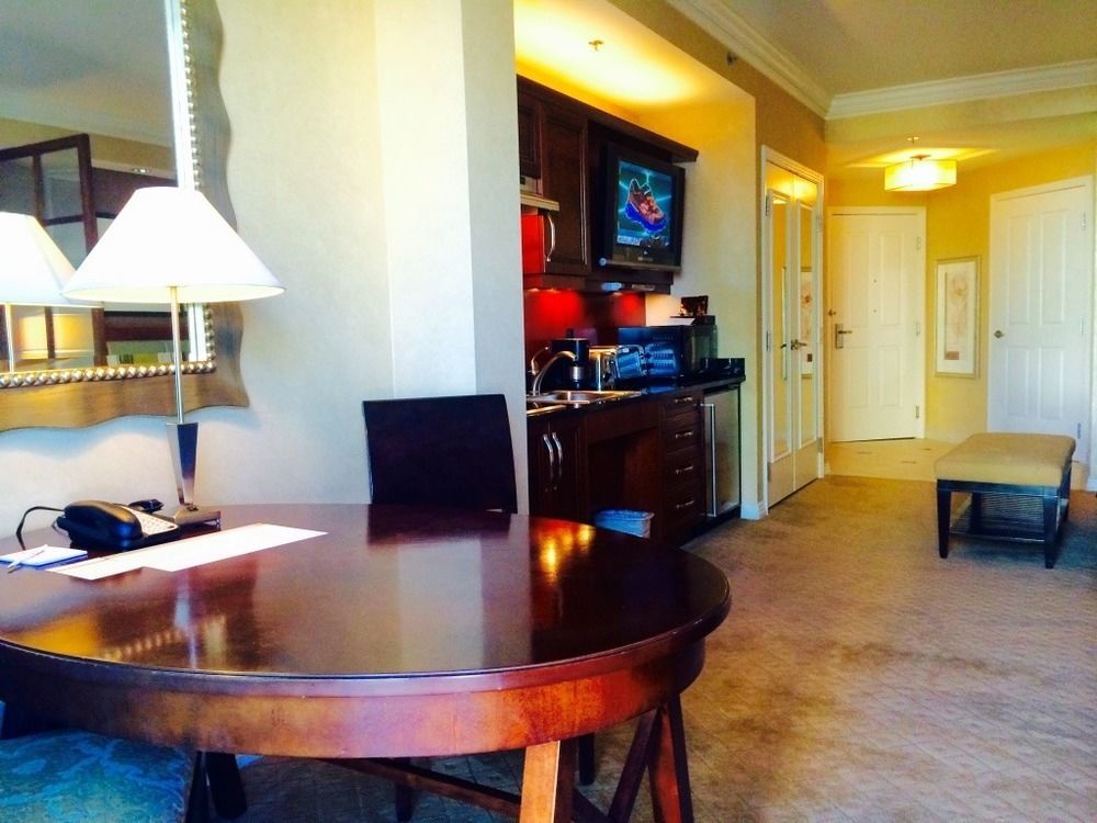 888 Deluxe Suite At Signature Condo Hotel Apartment