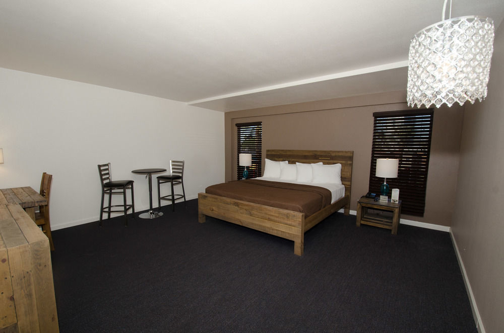 Thunderbird Hotel