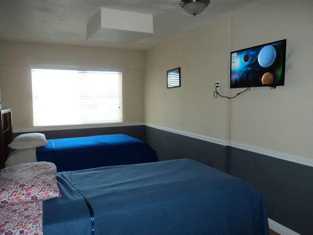 Travelers Hostal *