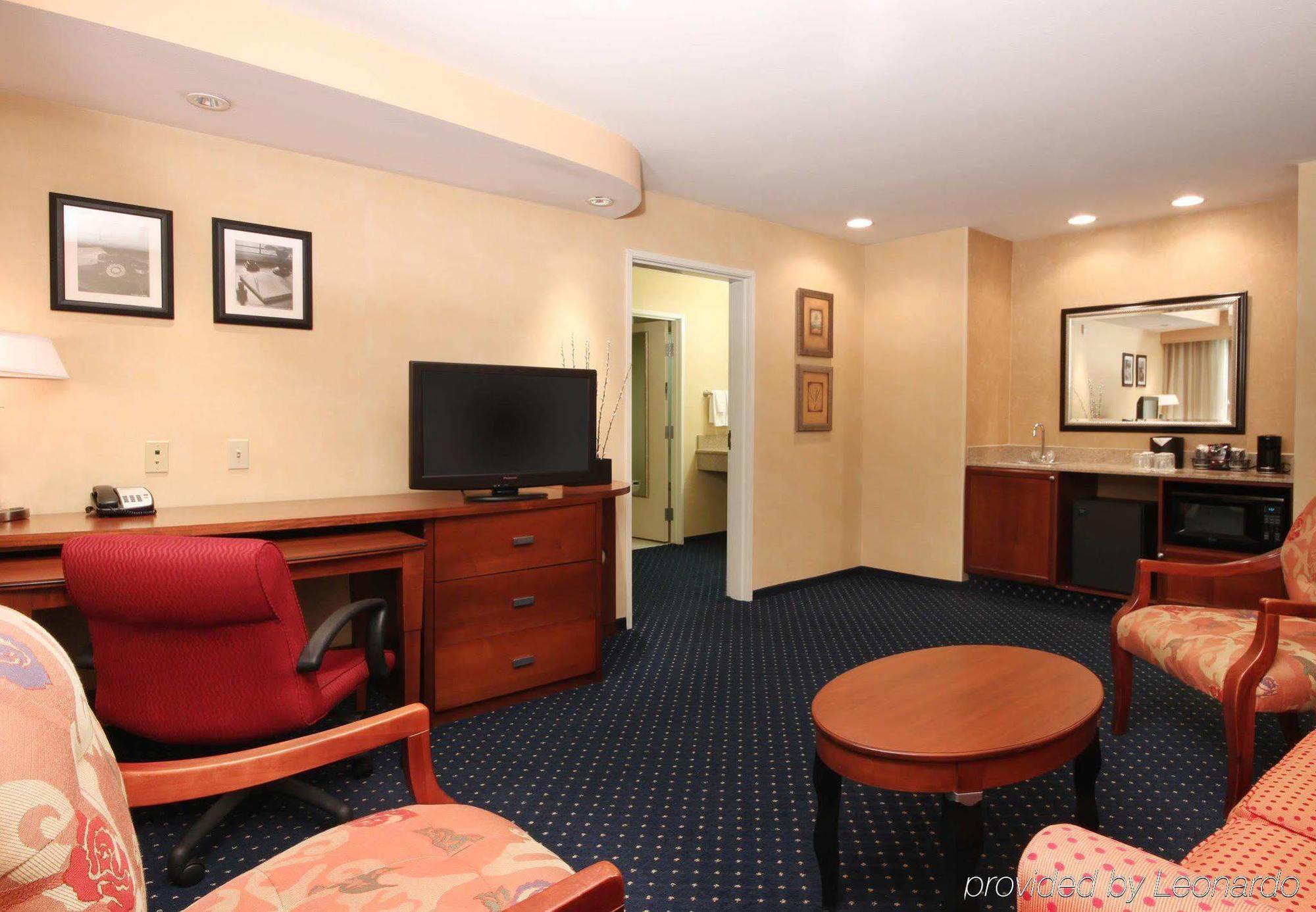 Courtyard By Marriott Vegas Stadium Area Hotel
