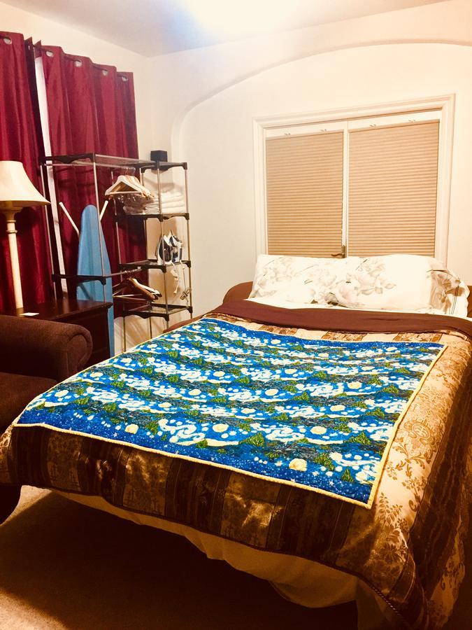 Bed & Breakfast In A Huge Private Family Las Vegas