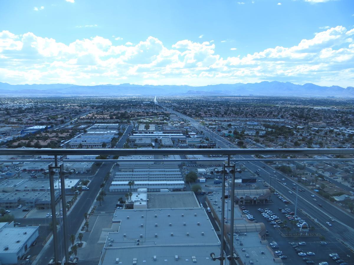 Palms Place 33rd Floor With Mountains Views Apartahotel Las Vegas
