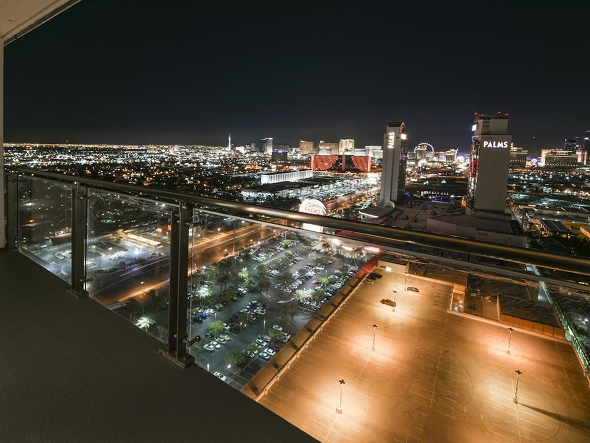 Apartahotel Palms Place - 27th Floor Strip View Studio