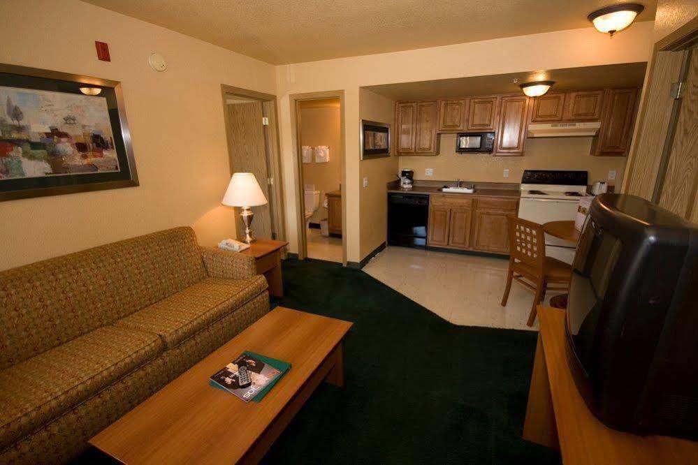 Emerald Convention Center Hotel