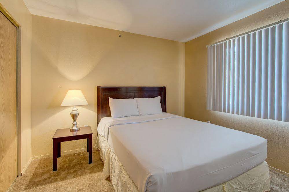Hotel Emerald Convention Center