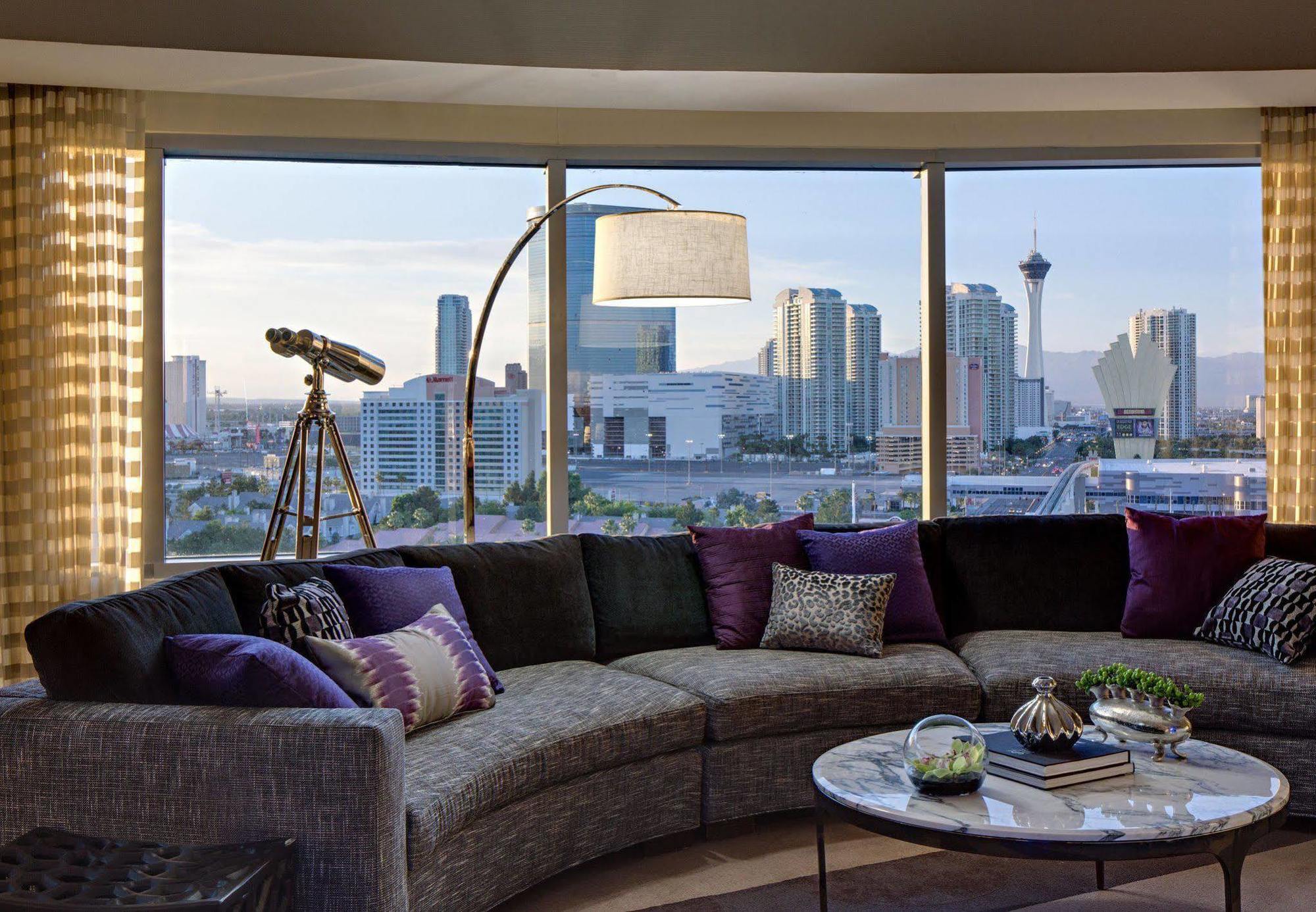 Hotel Renaissance Vegas 4*