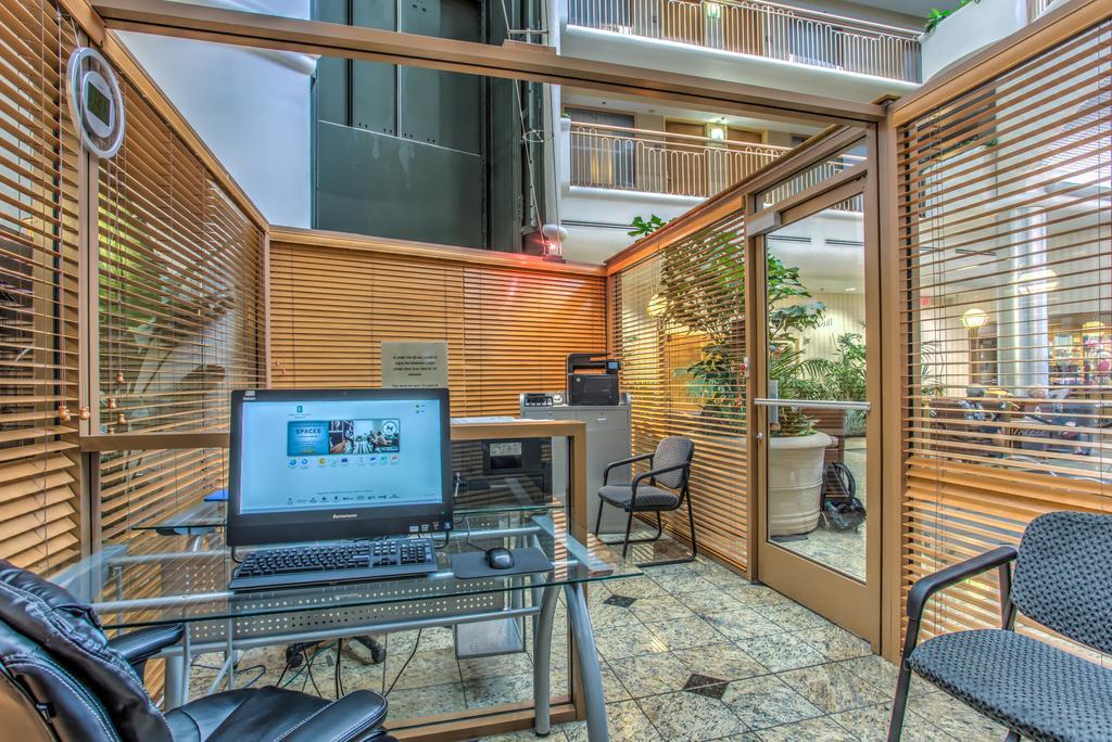 Embassy Vegas Convention Center Paradise Road Hotel 4*