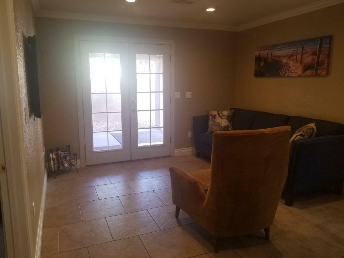 Close To Strip, Very Private, Gated, Huge Floorplan, Wifi, Washer&dryer Сasa de vacaciones