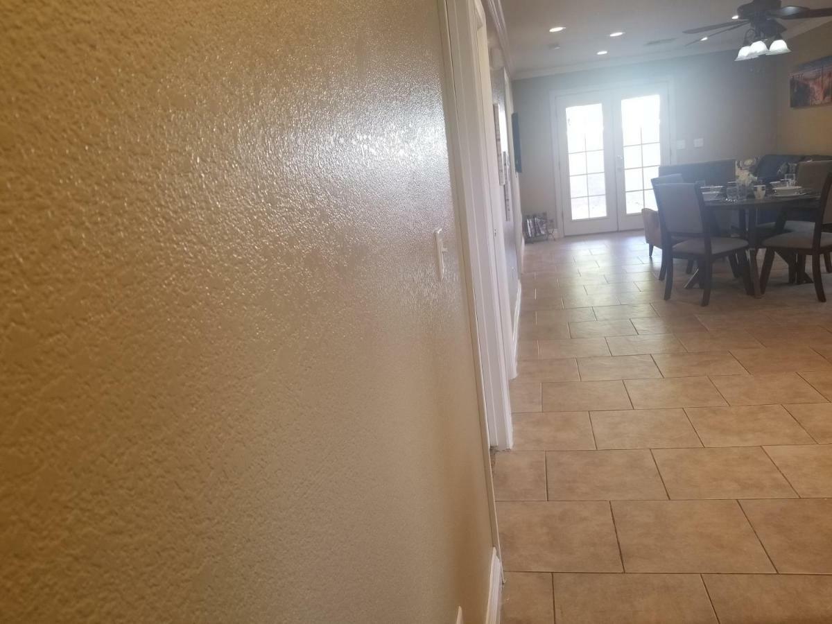 Close To Strip, Very Private, Gated, Huge Floorplan, Wifi, Washer&dryer Сasa de vacaciones