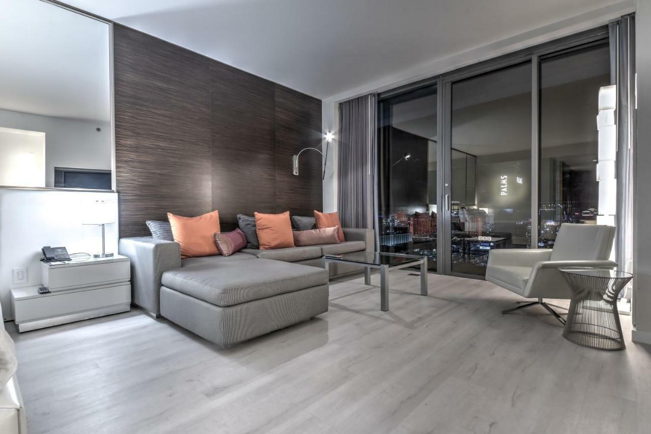 Palms Place Stripview With Open Balcony -33