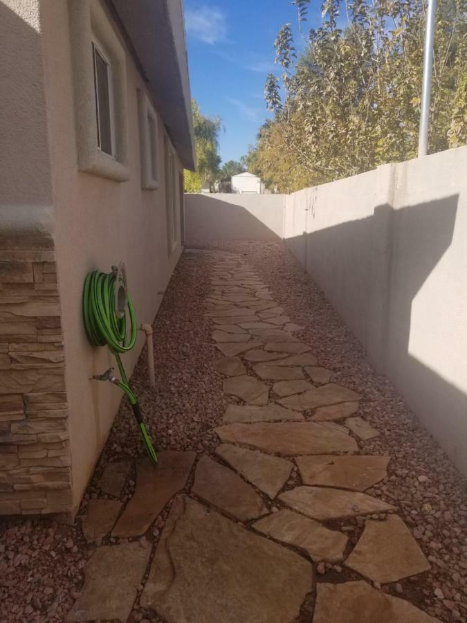 Close To Strip, Very Private, Gated, Huge Floorplan, Wifi, Washer&dryer Сasa de vacaciones Las Vegas