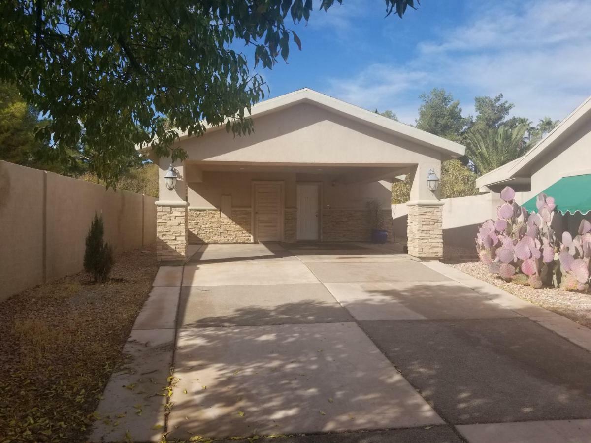 Close To Strip, Very Private, Gated, Huge Floorplan, Wifi, Washer&dryer Сasa de vacaciones