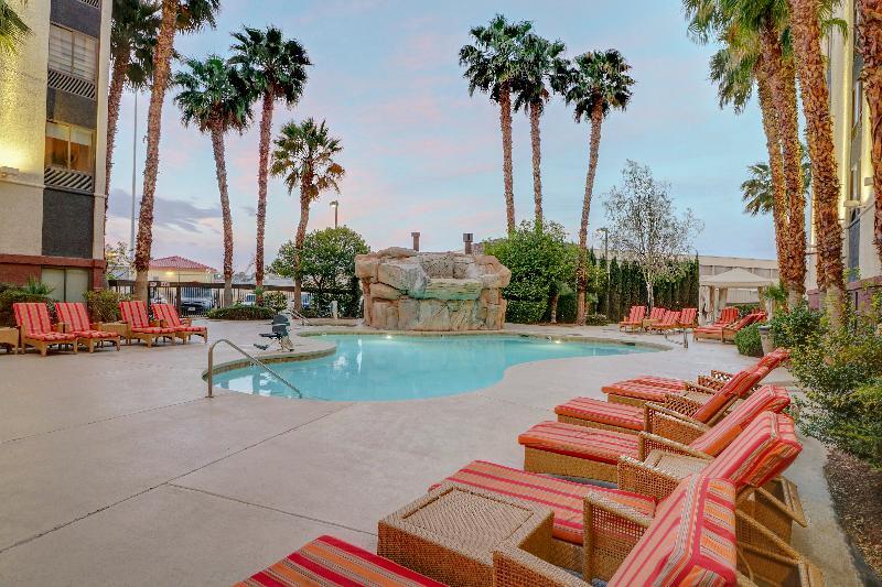 Hampton Tropicana Vegas Hotel 3*