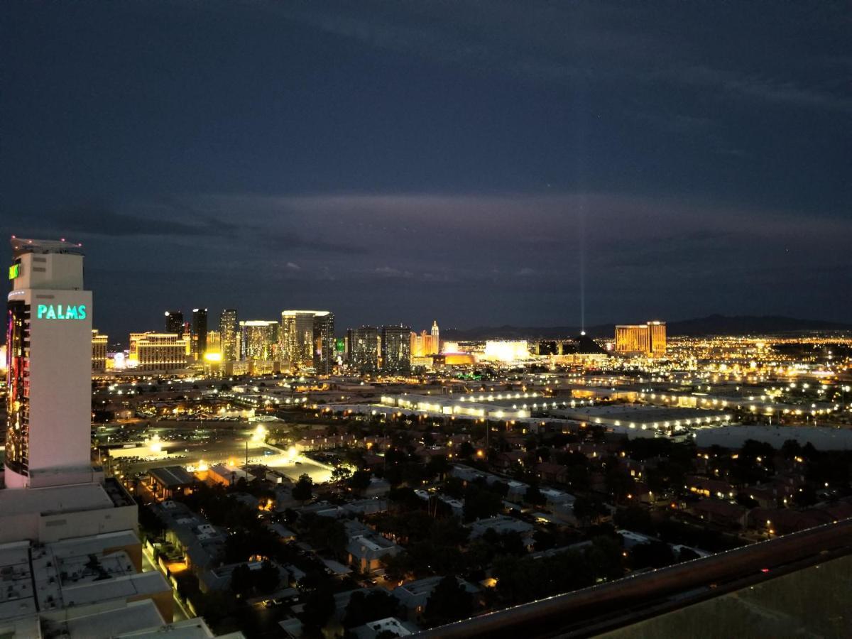 Palms Place - 27th Floor Strip View Studio