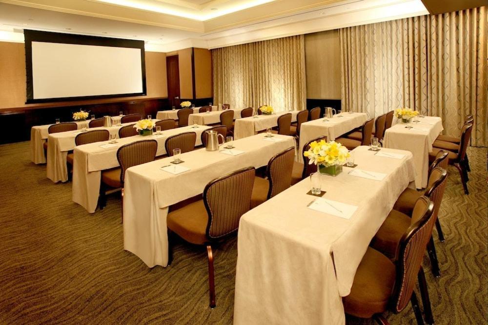 Hotel The Signature At Mgm Grand By Suiteness