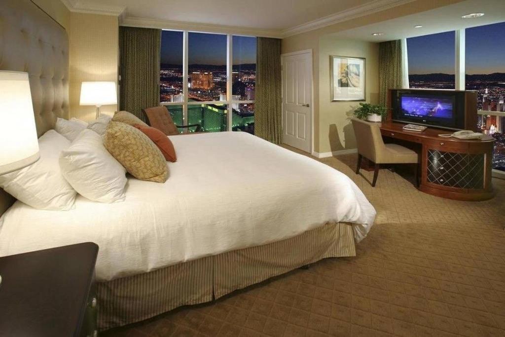 Hotel The Signature At Mgm Grand By Suiteness