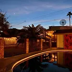 Newer Ranch With Pool And Hot Tub Near The Strip And Freemont Street.