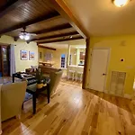 Newer Ranch With Pool And Hot Tub Near The Strip And Freemont Street.