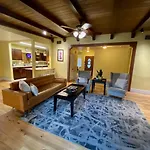 Newer Ranch With Pool And Hot Tub Near The Strip And Freemont Street.
