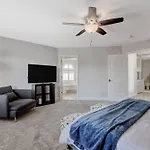 Beautiful 5Br W/King Beds, Pool & Hot Tub, Games