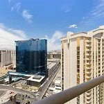 Lucky Gem Penthouse & Luxury Suites At Signature Resort, Balcony Strip View 3505