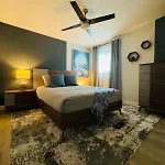 Entire House Near Dtlv