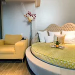 Romance Phenthouse At Palms Place