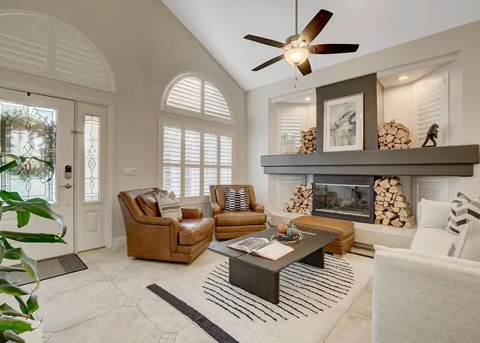Beautiful 5Br W/King Beds, Pool & Hot Tub, Games