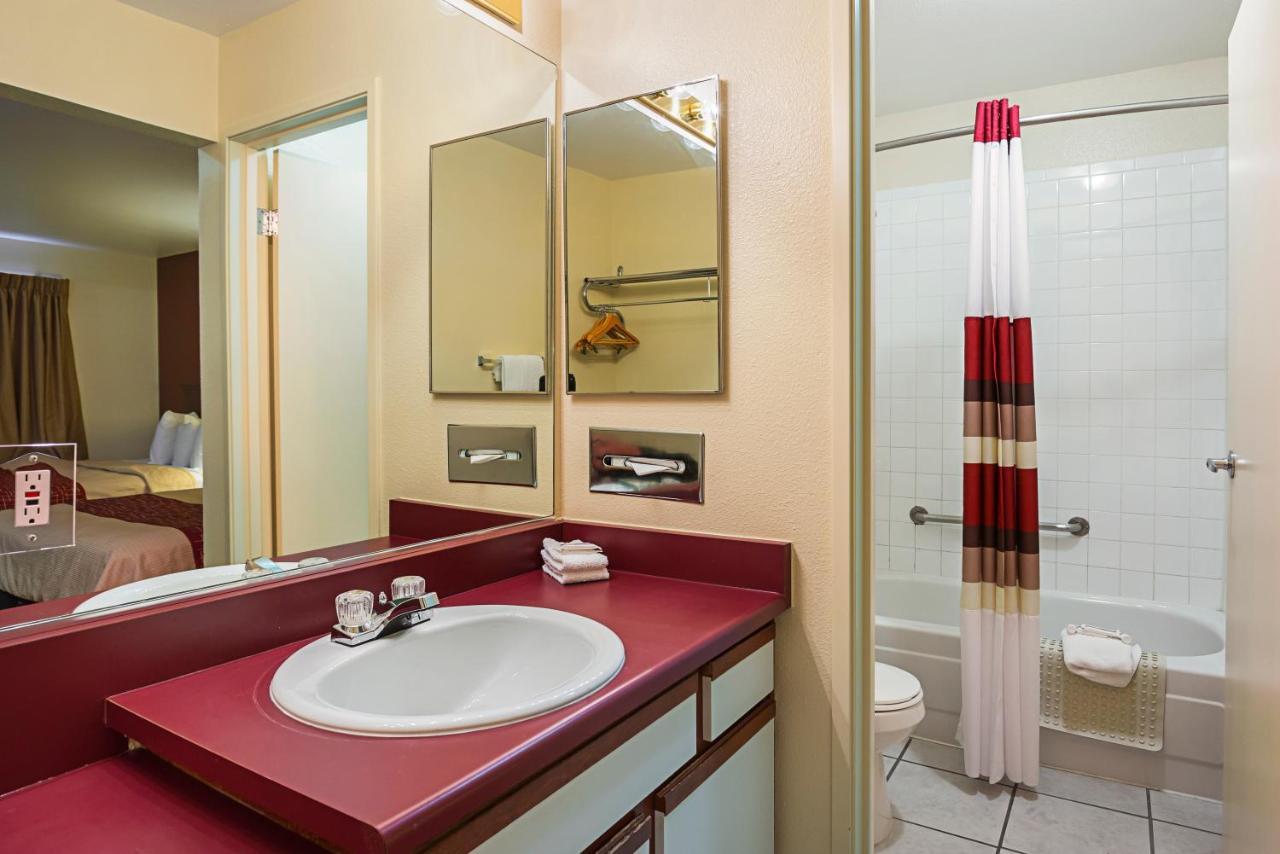 Hotel Red Roof Vegas 2*