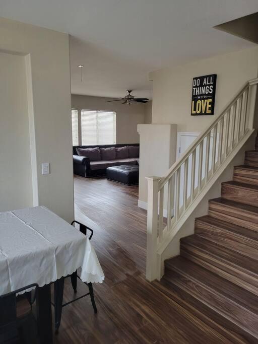 5 Bed- Strip 8mil, Dwntown 4.5mi Сasa de vacaciones *