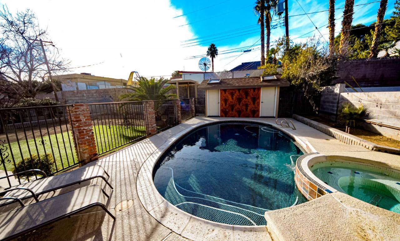Сasa de vacaciones Newer Ranch With Pool And Hot Tub Near The Strip And Freemont Street. Las Vegas