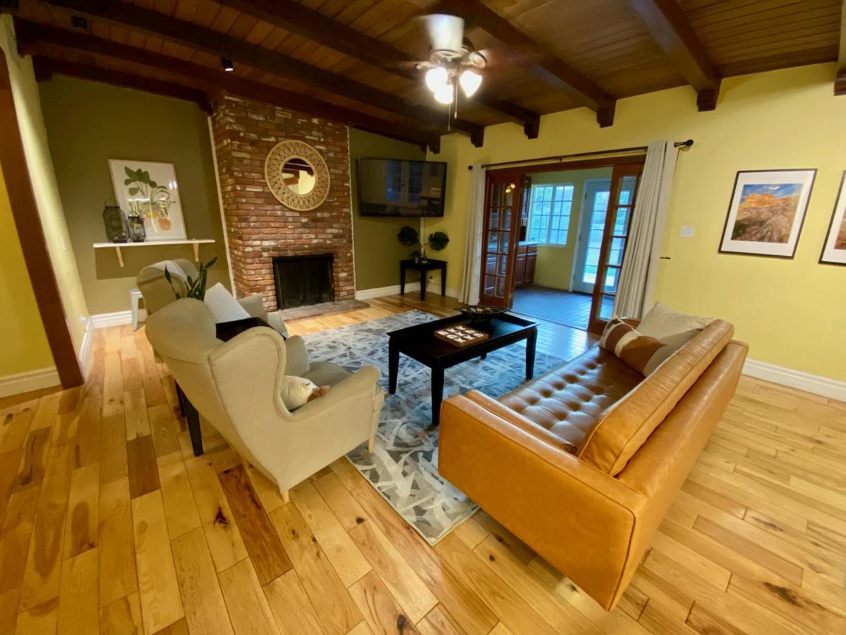 Newer Ranch With Pool And Hot Tub Near The Strip And Freemont Street. *