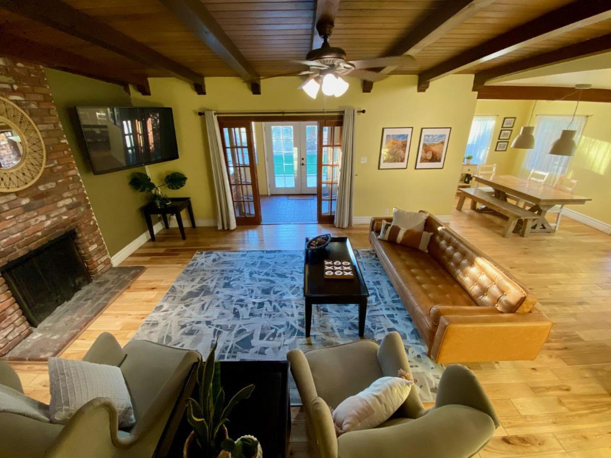 Сasa de vacaciones Newer Ranch With Pool And Hot Tub Near The Strip And Freemont Street.