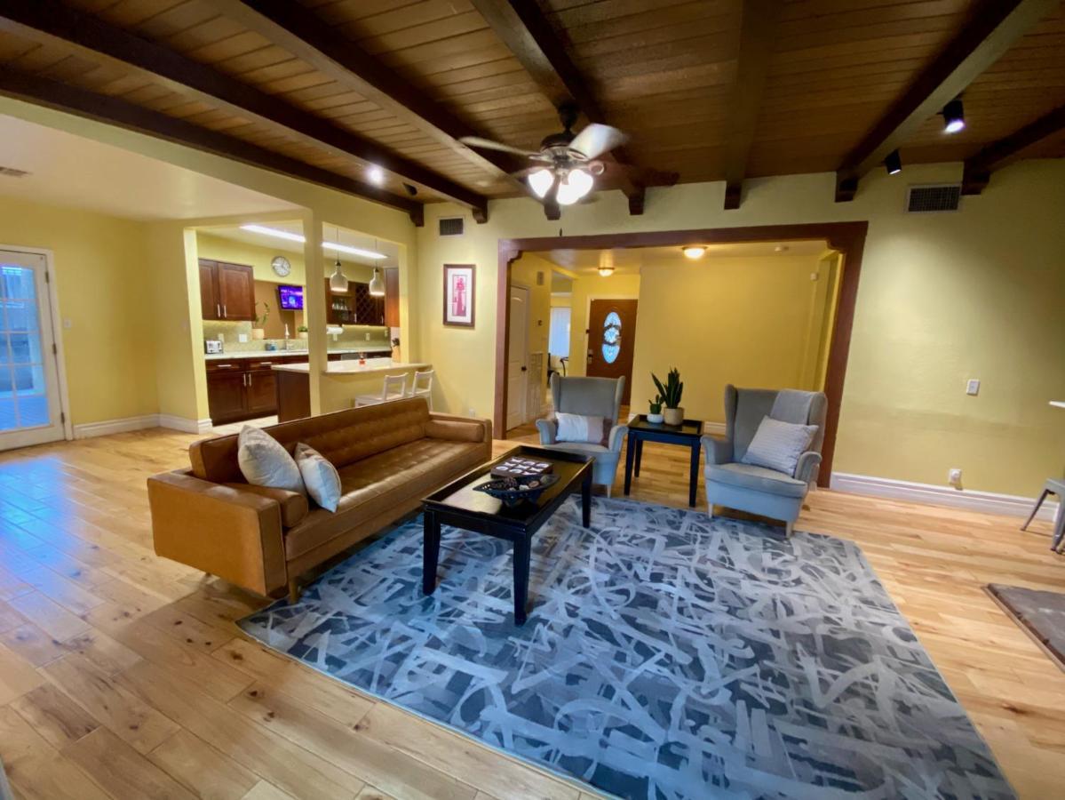 Newer Ranch With Pool And Hot Tub Near The Strip And Freemont Street. Сasa de vacaciones Las Vegas
