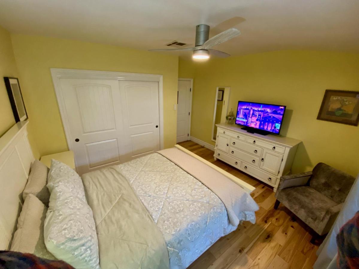 Newer Ranch With Pool And Hot Tub Near The Strip And Freemont Street. Сasa de vacaciones