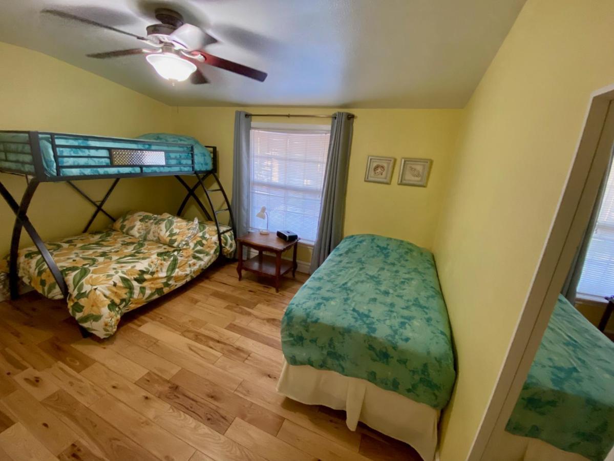 Сasa de vacaciones Newer Ranch With Pool And Hot Tub Near The Strip And Freemont Street. Las Vegas