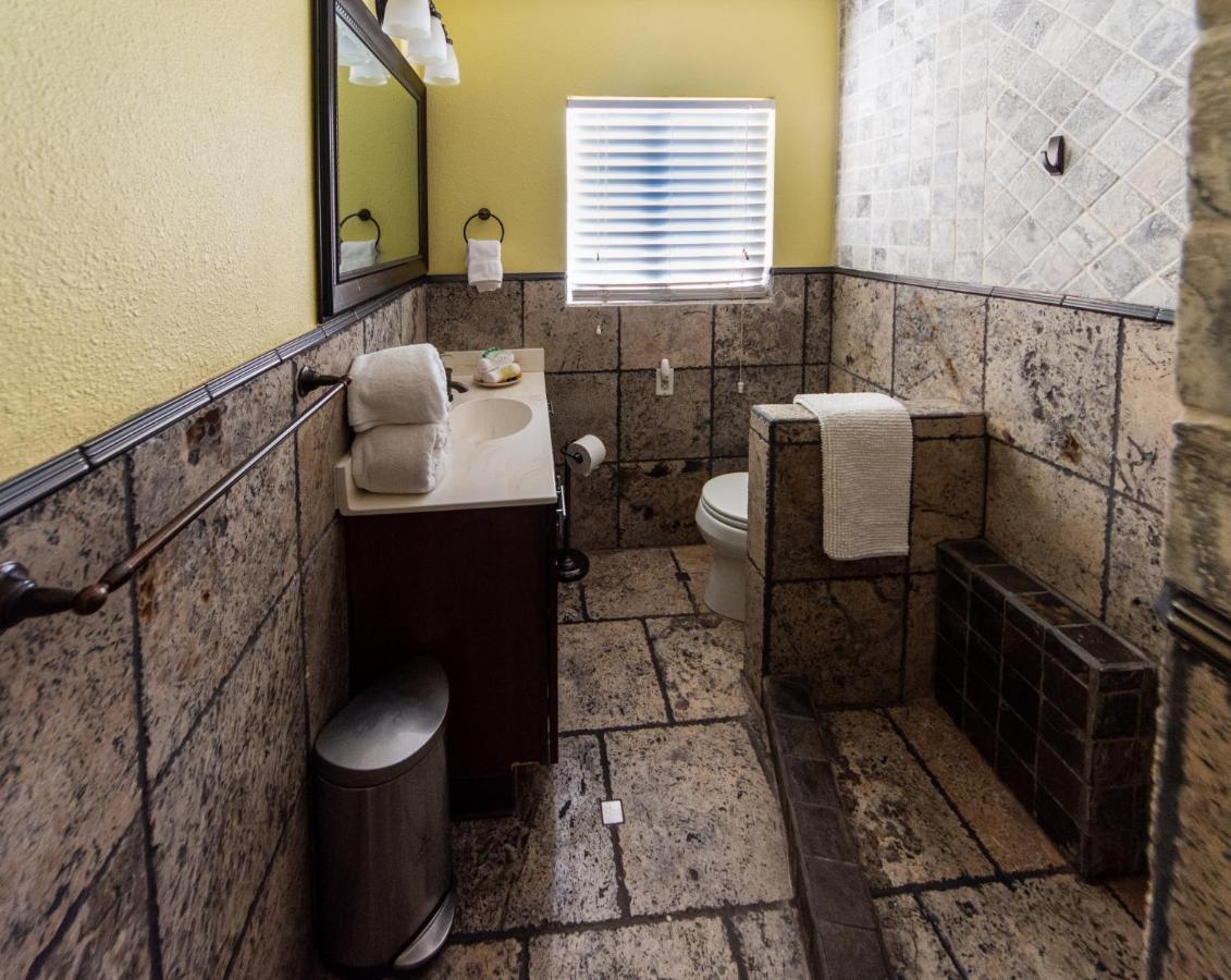 Newer Ranch With Pool And Hot Tub Near The Strip And Freemont Street. * Las Vegas